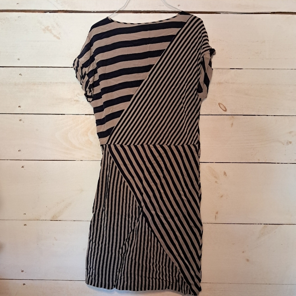 BCBGMAXAZRIA Giovanna Tan And Navy Stripped Silk Dress Size Medium NWT - Picture 3 of 9
